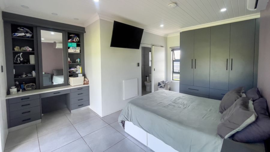 6 Bedroom Property for Sale in Riverside Western Cape